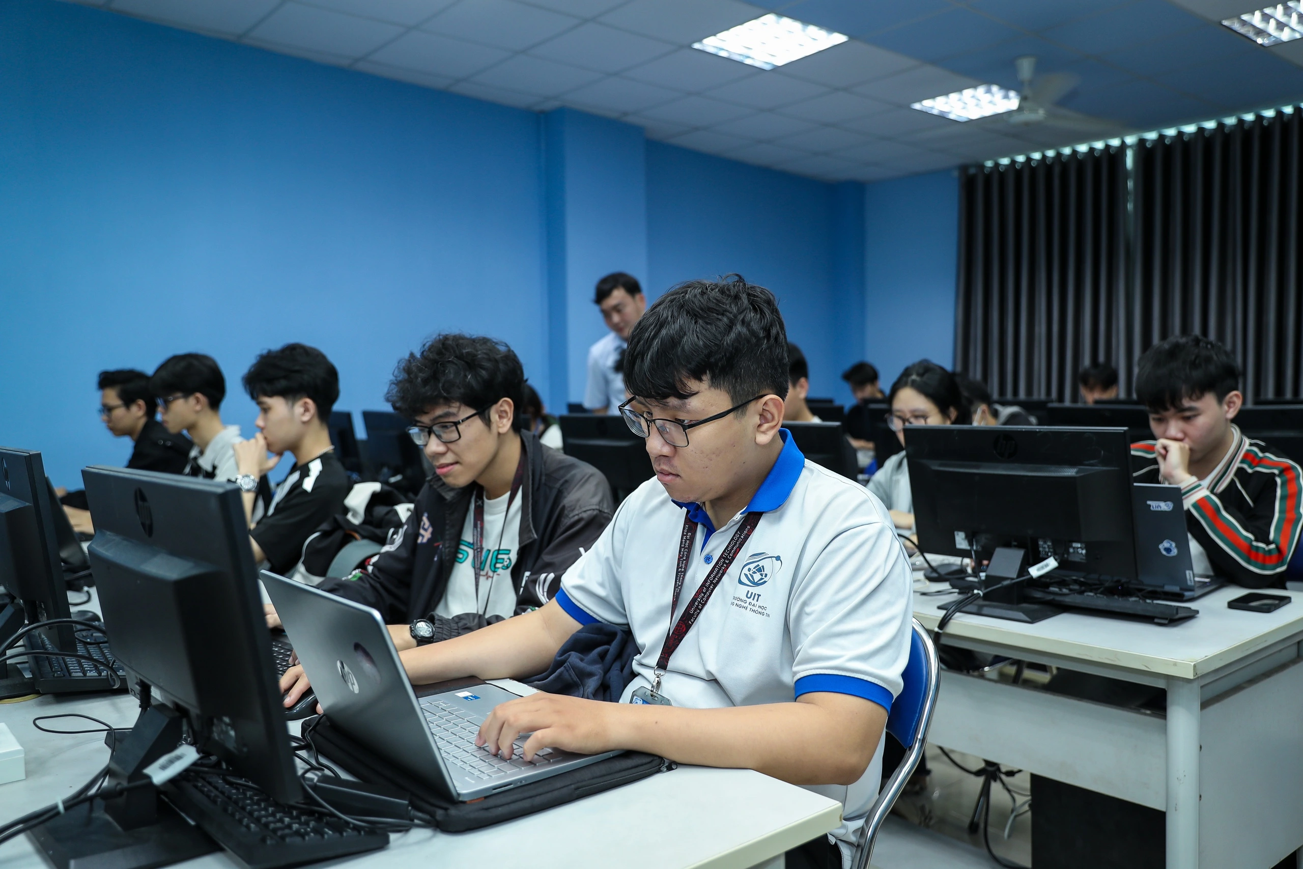 Sinh Viên Sẽ Sống & Học Trong Đại Học 'Toàn AI' Như Thế Nào 2026