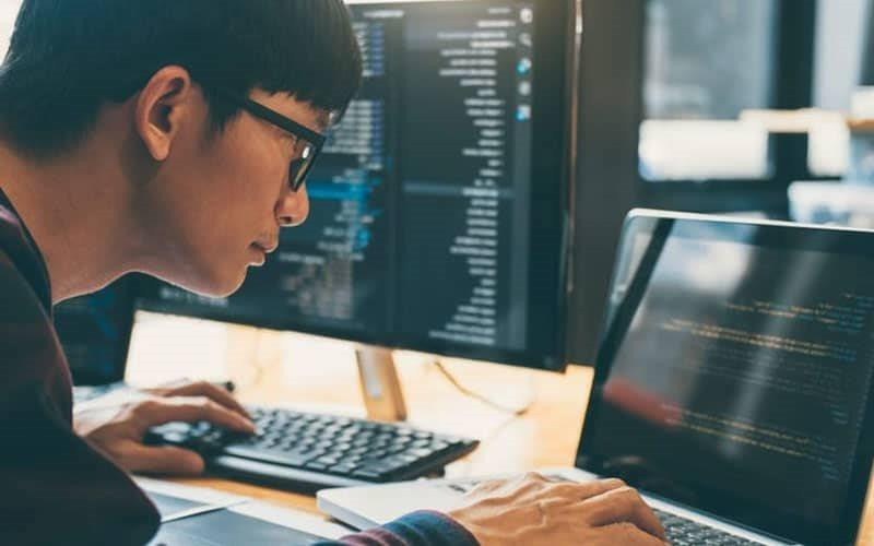 Tại Sao Nhiều Sinh Viên IT Ra Trường Nhưng Không Làm Đúng Ngành?